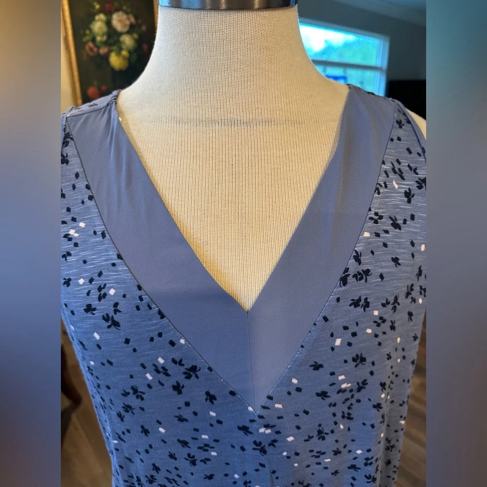 Maurices XXL Blue & Black Floral Sleeveless Top - Picture 3 of 6